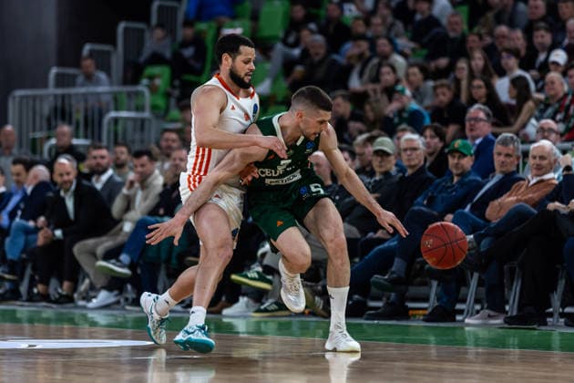 GER, BKT EuroCup, Saison 2025 2026, Achteffinale, Cedevita Olimpija Ljubljana- Niners Chemnitz 11.03.2026, Arena Stozice, Ljubljana, GER, BKT EuroCup, Saison 2025 2026, Achteffinale, Cedevita Olimpija Ljubljana- Niners Chemnitz Aleksej Nikolic (Cedevita Olimpija Ljubljana 5), Jordan Schakel (Niners Chemnitz, 8) Foto Alexander Trienitz Ljubljana Arena Stozice Slowenien