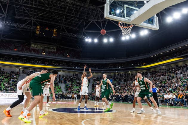 GER, BKT EuroCup, Saison 2025 2026, Achteffinale, Cedevita Olimpija Ljubljana- Niners Chemnitz 11.03.2026, Arena Stozice, Ljubljana, GER, BKT EuroCup, Saison 2025 2026, Achteffinale, Cedevita Olimpija Ljubljana- Niners Chemnitz Kevin Yebo (Niners Chemnitz, 0) bei einem Freiwurf Foto Alexander Trienitz Ljubljana Arena Stozice Slowenien