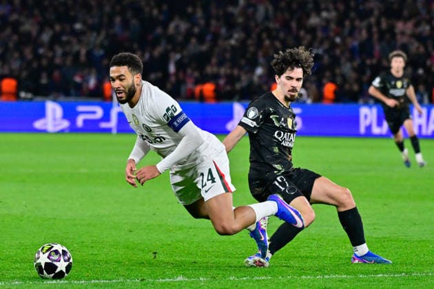 FOOTBALL : PSG vs Chelsea - Ligue des Champions - 11 03 2026 Reece James of Chelsea and Vitinha Vitor Machado of Paris Saint Germain during the UEFA Champions League match between Paris Saint Germain and Chelsea FC at Parc Des Princes on March 11 , 2026 in Paris, France. ( Photo by Federico Pestellini PsnewZ ) ParisFrance  Copyright: xFedericoxPestellinix