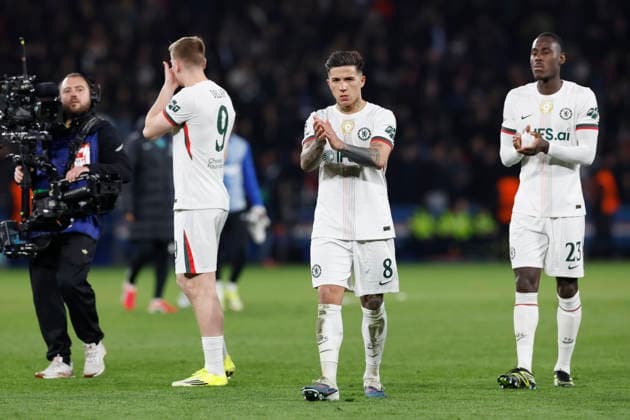 March 11, 2026, Paris, Paris, France: Enzo FERNANDEZ of CHELSEA FC pay tribute to fans during the UEFA Champions League round of 16 match between Paris Saint Germain and Chelsea at Parc des Princes Stadium - on March 10 2026 Paris - France Paris France - ZUMAb253 20260311_zsp_b253_060 Copyright: xLoicxBaratouxx