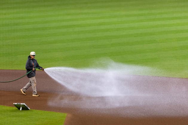 A man prepares the field prior to a World Baseball Classic game between Mexico and Italy at Daikin Park stadium in Houston, United States, 11 March 2026. World Baseball Classic - Mexico vs. Italy !ACHTUNG: NUR REDAKTIONELLE NUTZUNG!  Copyright: xCarlosxRamírezx AMDEP2170 20260312-55019667944_1