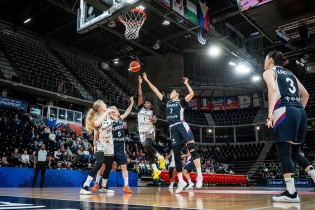 Basketball Villeurbanne 11.03.2026 Wommen™s Basketball World Cup 2026 Qualifying Tournament Deutschland (GER) - Südkorea (KOR) Alexis Peterson (Deutschland, No.01) Jisu Park (Korea, No.07)