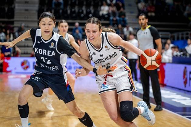Basketball Villeurbanne 11.03.2026 Wommen™s Basketball World Cup 2026 Qualifying Tournament Deutschland (GER) - Südkorea (KOR) Emily Bessoir (Deutschland, No.22) Haeran Lee (Korea, No.12)