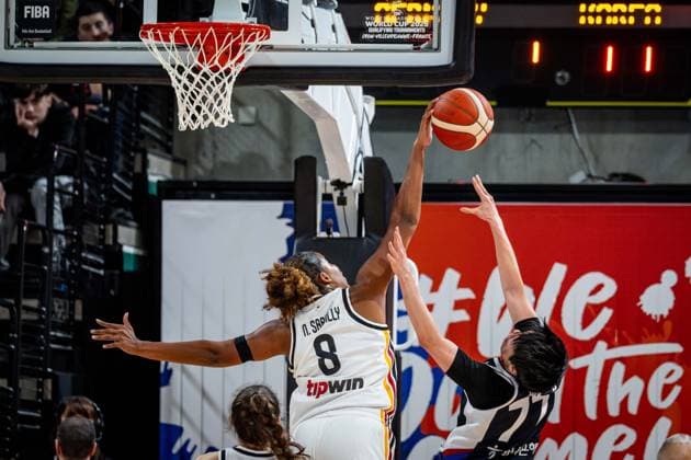 Basketball Villeurbanne 11.03.2026 Wommen™s Basketball World Cup 2026 Qualifying Tournament Deutschland (GER) - Südkorea (KOR) Nyara Sabally (Deutschland, No.08) Block An Jin (Korea, No.77)
