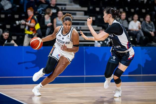 Basketball Villeurbanne 11.03.2026 Wommen™s Basketball World Cup 2026 Qualifying Tournament Deutschland (GER) - Südkorea (KOR) Nyara Sabally (Deutschland, No.08) Jisu Park (Korea, No.07)