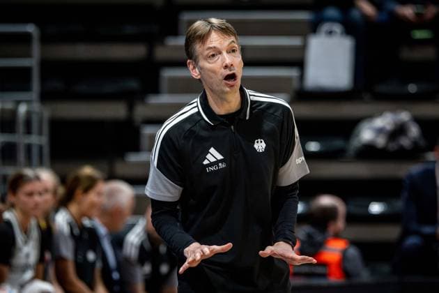 Basketball Villeurbanne 11.03.2026 Wommen™s Basketball World Cup 2026 Qualifying Tournament Deutschland (GER) - Südkorea (KOR) Olaf Lange (Deutschland, Trainer)