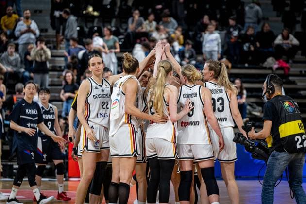 Basketball Villeurbanne 11.03.2026 Wommen™s Basketball World Cup 2026 Qualifying Tournament Deutschland (GER) - Südkorea (KOR) Team deutschland Huddle