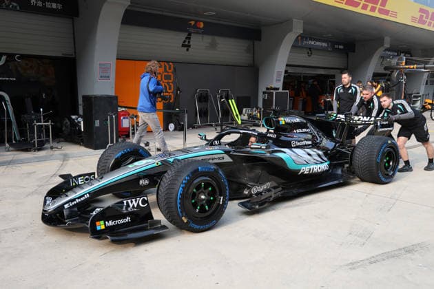 12.03.2026, Shanghai International Circuit, Shanghai, Formel 1 Großer Preis von China 2025 , im Bild Mercedes Mechaniker üben Boxenstops. (Photo by Milan Klemenc Hasan Bratic DeFodi Images) -
