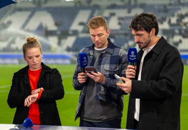 10.03.2026, Fussball UEFA Championsleague 2025 2026: Achtelfinale, Atalanta Bergamo - FC Bayern München, in der New Balance Arena (Bergamo, Italien), Experten am TV-Mikrofon, v.li: Tabea Kemme, Christoph Kramer, Mats Hummels,