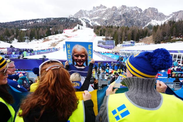 CORTINA, ITALIEN 20260312 Publik under torsdagens storslalom damer (staende) i Paralympics i Tofane Alpine Skiiing Center, Cortina. *** Bilden ingar i SPORTPAKET. För övriga BETALBILD *** CORTINA ITALIEN x10500x *** CORTINA, ITALY 20260312 Audience during Thursdays womens giant slalom at the Paralympics in Tofane Alpine Skiing Center, Cortina Picture in SPORT PACKAGE For others PAY PICTURE CORTINA ITALY x10500x  Copyright: xOscarxOlsson ParasportxSverigex TTx PARALYMPICS 2026 STORSLALOM