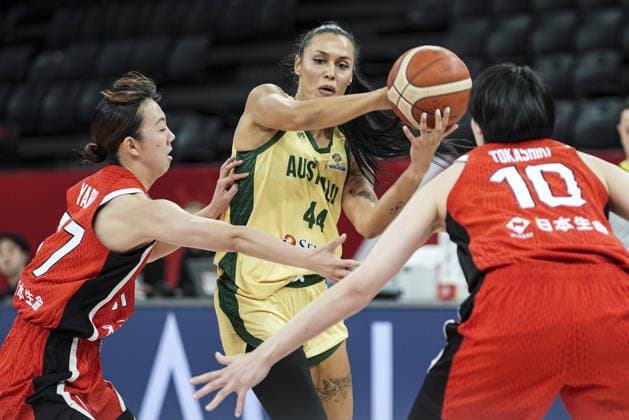 Australia v Japan - 2026 FIBA Women s Basketball World Cup qualification ISTANBUL, TURKIYE - MARCH 12: Alex Wilson of Australia in action against Ramu Tokashiki of Japan during 2026 FIBA Women s Basketball World Cup qualification Group C match between Australia and Japan at Basketball Development Center in Istanbul, Turkiye on March 12, 2026. Beyza Comert Anadolu Istanbul Turkey. Editorial use only. Please get in touch for any other usage.  Copyright: x2026xAnadoluxBeyzaxComertx
