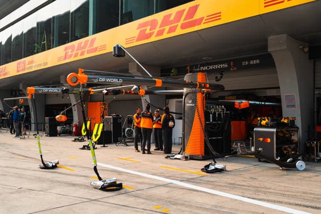 Formula 1 Heineken Chinese Grand Prix 2026 Levi Erb OVERTAKE MAXPPP - Shanghai 12 03 2026 McLaren Mastercard F1 Team pitlane at the Formula 1 Heineken Chinese Grand Prix 2026, the 2nd round of the 2026 FIA Formula 1 World Championship, WM, Weltmeisterschaft at the Shanghai International Circuit in Shanghai, China, from 12 to 15 March 2026 Shanghai Shanghai International Circuit China  Copyright: xOVERTAKE MAXPPPxLevixErbx OVT202603121345 OVT202603121345