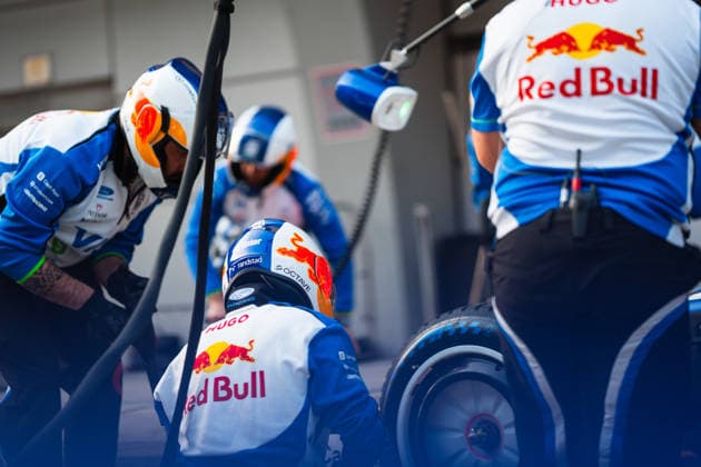 Formula 1 Heineken Chinese Grand Prix 2026 Levi Erb OVERTAKE MAXPPP - Shanghai 12 03 2026 Visa Cash App Racing Bulls Formula One Team pitlane at the Formula 1 Heineken Chinese Grand Prix 2026, the 2nd round of the 2026 FIA Formula 1 World Championship, WM, Weltmeisterschaft at the Shanghai International Circuit in Shanghai, China, from 12 to 15 March 2026 Shanghai Shanghai International Circuit China  Copyright: xOVERTAKE MAXPPPxLevixErbx OVT202603121480 OVT202603121480