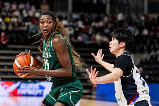 LYON-VILLEURBANNE, FRANCE - MARCH 12: Victoria Macaulay (Nigeria, 25) controls the ball against Jisu Park (Republic of Korea, 7) during the FIBA Women™s World Cup Qualifying Tournament match between Republic of Korea (KOR) vs. Nigeria (NGR) at Astroballe on matchday 2 of the FIBA Women™s World Cup Qualifying Tournament on March 12, 2026 in Lyon-Villeurbanne, France. France Copyright: xSteffiexWunderlx