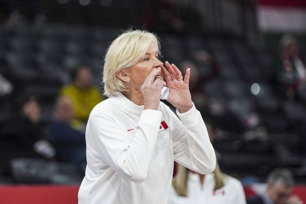 Hungary v Canada - FIBA Women s World Cup Qualifiers ISTANBUL, TURKIYE - MARCH 12: Head coach Nell Fortner of Canada gives tactics to her players during the FIBA Women s Basketball World Cup Qualifiers Group C match between Hungary and Canada at the Turkcell Basketball Development Center in Istanbul, Turkiye, on March 12, 2026. Beyza Comert Anadolu Istanbul Turkey. Editorial use only. Please get in touch for any other usage.  Copyright: x2026xAnadoluxBeyzaxComertx