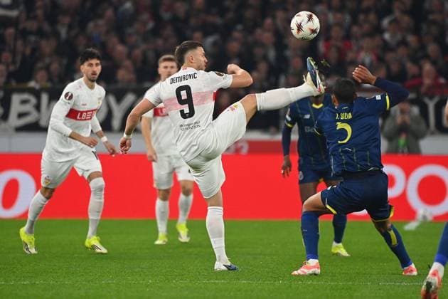 Ermedin DEMIROVIC (VFB Stuttgart), Aktion,Zweikampf gegen Jan BEDNAREK (Porto). Fussball UEFA Europa League Achtelfinale VfB Stuttgart - FC Porto am 12.03.2026 MHP ARENA.