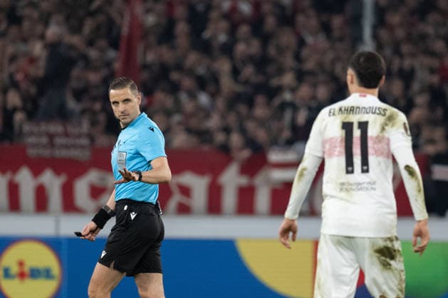 v.li. Schiedsrichter Donatas Rumsas (LTU), Bilal El Khannouss (VfB Stuttgart, 11) GER, VfB Stuttgart vs. FC Porto, Fussball, UEFA Europa League, Herren, Achtelfinale, Hinspiel, Spielzeit 2025 2026, 13.03.2026, GER, VfB Stuttgart vs. FC Porto, Fussball, UEFA Europa League, Herren, Achtelfinale, Hinspiel, Spielzeit 2025 2026, 13.03.2026 Stuttgart Copyright: xEibner-Pressefoto WolfgangxFrankx EP_WFK