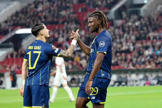 Torjubel FC Porto beim 0:1 durch Terem Moffi (FC Porto, 29) , Deutschland, Fussball, UEFA Europa League, Achtelfinale, 2025 2026, VfB Stuttgart vs. FC Porto, 12.03.2026, Stuttgart Arena Stuttgart Deutschland Copyright: xGrantxHubbsx