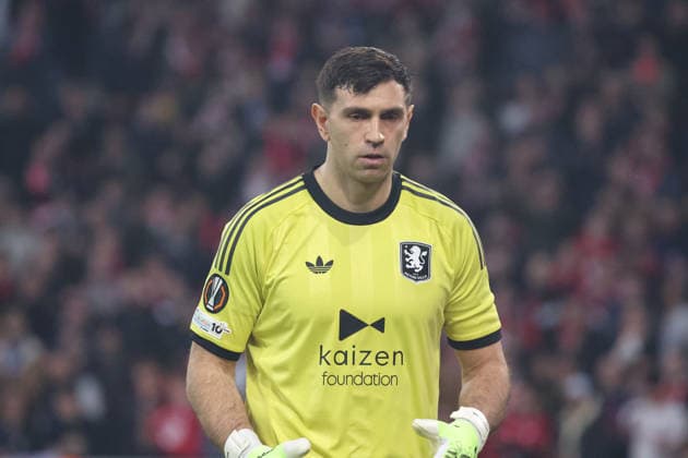 FOOTBALL : LOSC Lille vs Aston Villa FC - UEFA Europa League - 12 03 2026 Emiliano MARTINEZ (Aston Villa FC) lors du match LOSC Lille vs Aston Villa FC, UEFA Europa League 8eme de finale aller, Decathlon Arena stade Pierre Mauroy, le 12 mars 2026 - photo Laurent Sanson PsnewZ  Copyright: xLaurentxSANSONx xPsnewZx
