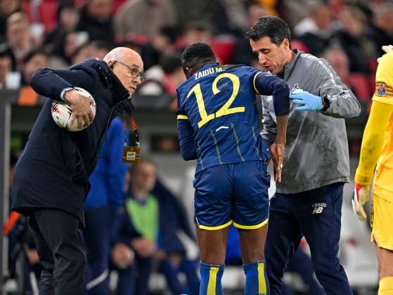 12.03.2026, Fussball UEFA Europa League 2025 2026: Achtelfinale, VfB Stuttgart - FC Porto, in der MHP-Arena Stuttgart, Zaidu Sanusi (FC Porto) angeschlagen