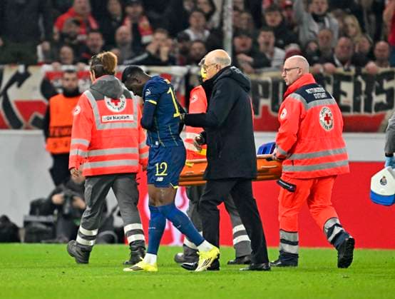 12.03.2026, Fussball UEFA Europa League 2025 2026: Achtelfinale, VfB Stuttgart - FC Porto, in der MHP-Arena Stuttgart, Zaidu Sanusi (FC Porto) ist angeschlagen.