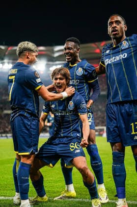 12.03.2026, xdaymx, Fussball UEFA Europa League, VfB Stuttgart - FC Porto Torjubel goal celebration zum 0:2 von Rodrigo Mora (Porto) (DFL DFB REGULATIONS PROHIBIT ANY USE OF PHOTOGRAPHS as IMAGE SEQUENCES and or QUASI-VIDEO) Stuttgart