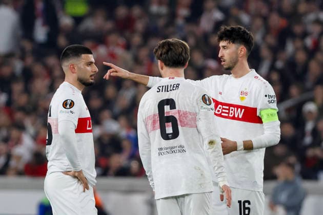Deniz Undav (VfB Stuttgart, 26), Angelo Stiller (VfB Stuttgart, 06) und Atakan Karazor (VfB Stuttgart, 16) im Dialog , Deutschland, Fussball, UEFA Europa League, Achtelfinale, 2025 2026, VfB Stuttgart vs. FC Porto, 12.03.2026, Stuttgart Arena Stuttgart Deutschland Copyright: xGrantxHubbsx