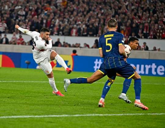 12.03.2026, Fussball UEFA Europa League 2025 2026: Achtelfinale, VfB Stuttgart - FC Porto, in der MHP-Arena Stuttgart, Deniz Undav (Stuttgart) zieht ab und trifft zum 1:2