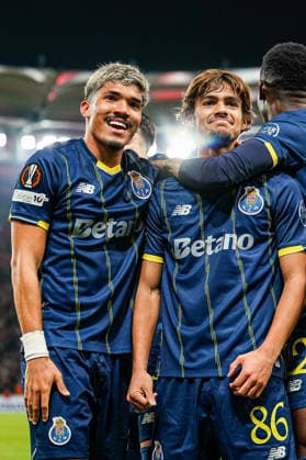 12.03.2026, xdaymx, Fussball UEFA Europa League, VfB Stuttgart - FC Porto Torjubel goal celebration zum 0:2 von Rodrigo Mora (Porto) (DFL DFB REGULATIONS PROHIBIT ANY USE OF PHOTOGRAPHS as IMAGE SEQUENCES and or QUASI-VIDEO) Stuttgart