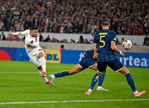 12.03.2026, Fussball UEFA Europa League 2025 2026: Achtelfinale, VfB Stuttgart - FC Porto, in der MHP-Arena Stuttgart, Deniz Undav (Stuttgart) zieht ab und trifft zum 1:2