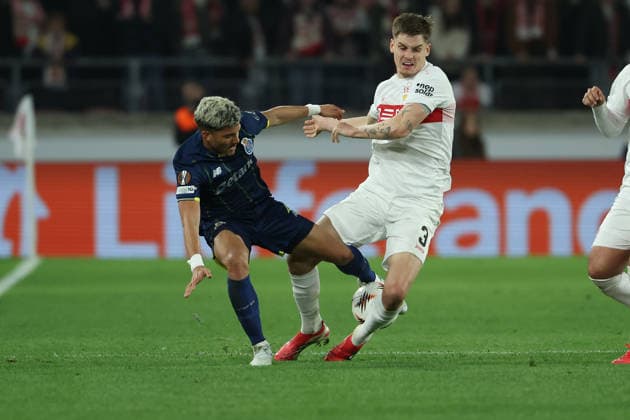 FBL- UEFA Europa League Round of 16 first leg 2025-26 VfB Stuttgart - FC Porto Wiliam Gomes (FC Porto), Ramon Hendriks (VFB Stuttgart) in action, with the ball during the UEFA Europa League Round of 16 first leg soccer match between VfB Stuttgart and FC Porto at the Stuttgart Arena in Stuttgart, Germany, March 12, 2026 Copyright: JoaquimxFerreira