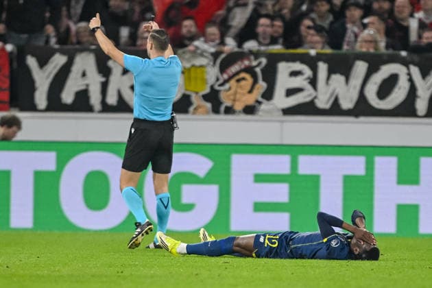Zaidu (FC Porto) injured on the ground during the UEFA Europa League 2025 26 Round of 16 First Leg match between VfB Stuttgart and FC Porto at Stuttgart Arena on March 12, 2026 in Stuttgart, Germany. (Photo by Harry Langer DeFodi Images) -