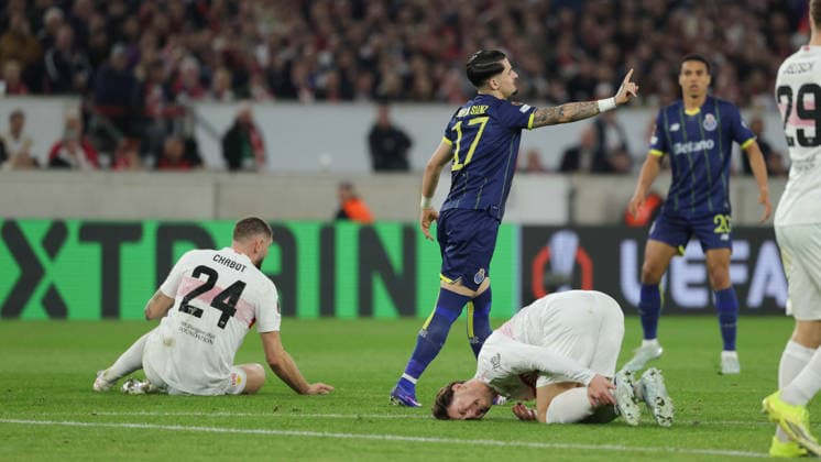 12.03.2026, Stuttgart, Fußball UEFA Europa League, Saison 2025-2026, VfB Stuttgart vs. FC Porto, Jeff Chabot (VfB) Borja Sainz (Porto) Angelo Stiller (VfB)