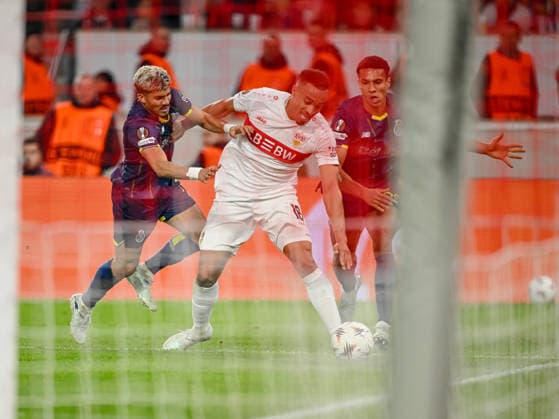 Rodrigo Mora (FC Porto), Jamie Leweling (VfB Stuttgart) and Alberto Costa (FC Porto) battle for the ball during the UEFA Europa League 2025 26 Round of 16 First Leg match between VfB Stuttgart and FC Porto at Stuttgart Arena on March 12, 2026 in Stuttgart, Germany. (Photo by Harry Langer DeFodi Images) -