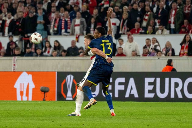 Ermedin Demirovic (VfB Stuttgart) im Zweikampf mit Pablo Rosario (FC Porto). xettx, Deutschland, Stuttgart, 12.03.2026, Fussball, UEFA Europa League: VfB Stuttgart vs FC Porto, Saison 2025 2026, Achtelfinale, MHP Arena