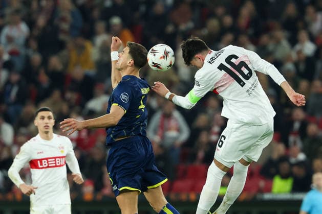 FBL- UEFA Europa League Round of 16 first leg 2025-26 VfB Stuttgart - FC Porto Jan Bednarek (FC Porto), Atakan Karazor (VFB Stuttgart) in action, with the ball during the UEFA Europa League Round of 16 first leg soccer match between VfB Stuttgart and FC Porto at the Stuttgart Arena in Stuttgart, Germany, March 12, 2026 Copyright: JoaquimxFerreira
