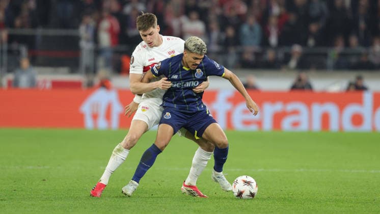 12.03.2026, Stuttgart, Fußball UEFA Europa League, Saison 2025-2026, VfB Stuttgart vs. FC Porto, Ramon Hendriks (VfB) William Gomes (Porto)