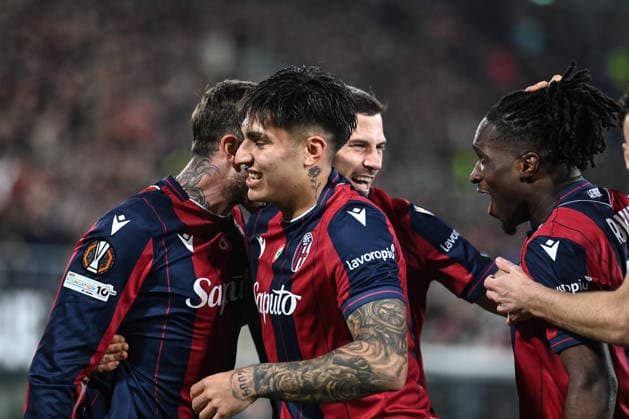 Federico Bernardeschi (Bologna Fc) celebrated by his teammate after his goal during Bologna FC vs AS Roma, Football Europa League match in Bologna, Italy, March 12 2026  Copyright: xGianlucaxRicci IPAxSportx xipa-agency.netx xx IPA_72775261 IPA_Agency_IPA72775261