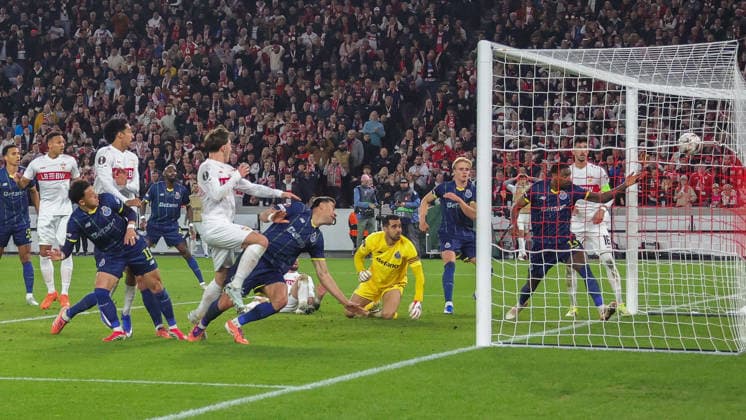 12.03.2026, Stuttgart, Fußball UEFA Europa League, Saison 2025-2026, VfB Stuttgart vs. FC Porto, Angelo Stiller (VfB) erzielt das Tor mzum 2:2