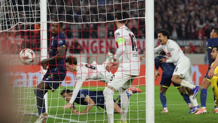 12.03.2026, Stuttgart, Fußball UEFA Europa League, Saison 2025-2026, VfB Stuttgart vs. FC Porto, Angelo Stiller (VfB) erzielt das Tor zum 2:2
