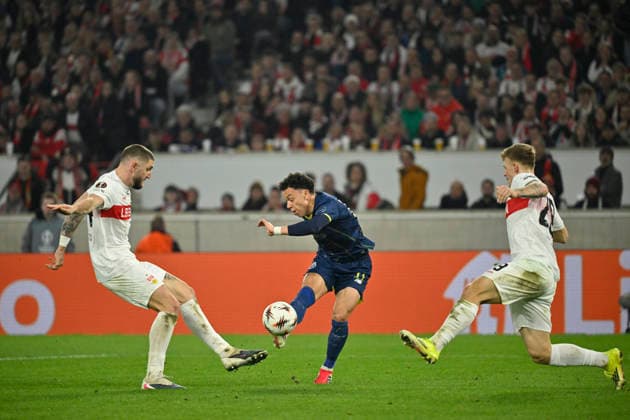 Torschuss Aktion Torchance Pepe FC Porto (11) gegen Jeff Chabot VfB Stuttgart (24) Finn Jeltsch VfB Stuttgart (29) VfB Stuttgart vs FC Porto EUROPA LEAGUE EL 12.03.2026 DFL REGULATIONS PROHIBIT ANY USE OF PHOTOGRAPHS AS IMAGE SEQUENCES AND OR QUASI-VIDEO VfB Stuttgart vs FC Porto