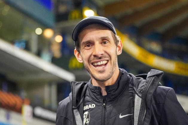 Belgien: Fussball Europa League 2025 - 2026, Achtelfinale - KRC Genk vs SC Freiburg - Cegeka Arena (Genk): Julian Schuster (SC Freiburg, Trainer) Portraitfoto, Portrait, Einzelaufnahme, Porträt Copyright: xJOERANxSTEINSIEKx