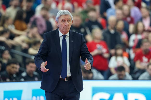 Svetislav Pesic (FC Bayern Basketball, Chef-Trainer) gestikuliert, GER, FC Bayern Basketball vs. Anadolu Efes Istanbul, Basketball, Euroleague, 31. Spieltag, Saison 2025 2026, 12.03.2026, GER, FC Bayern Basketball vs. Anadolu Efes Istanbul, Basketball, Euroleague, 31. Spieltag, Saison 2025 2026, 12.03.2026 Muenchen Copyright: xEibner-Pressefoto JennixMaulx EP_JML