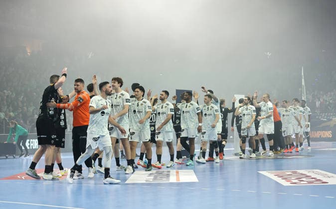 Begrüßung der Mannschaften vor Spielbeginn Handball CL Championsleague Champions League Herren 14. Spieltag Saison 2025 2026 12.03.2026 Füchse Berlin vs HBC Nantes in der Max Schmeling Halle