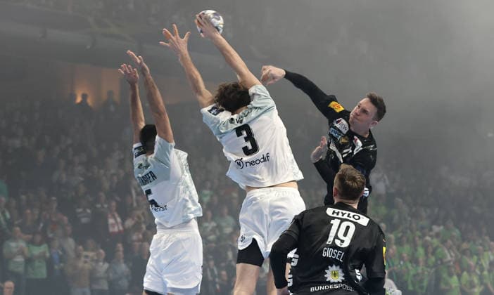 Shuichi Yoshida, Thibaud Briet, Lasse Andersson am Ball Zweikampf Spielszene Aktion Handball CL Championsleague Champions League Herren 14. Spieltag Saison 2025 2026 12.03.2026 Füchse Berlin vs HBC Nantes in der Max Schmeling Halle
