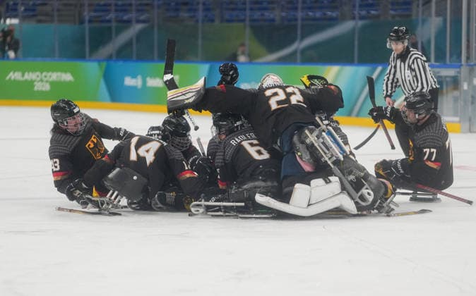 Para Ice hockey, Eishockey Milano Cortina 2026 Paralympic Winter Olympics: Slovakia Vs Germany Germany s para ice hockey team celebrates after winning over Slovakia in the Para Ice Hockey Classification Game at Milano Santagiulia Ice Hockey Arena during the Paralympic Winter games, Winterspiele,Spiele, Summer games in Milano, Italy, on March 12, 2026. Milano Milano Italy  Copyright: xRanjithxKumarx originalFilename:kumar-paralymp260312_npTti.jpg