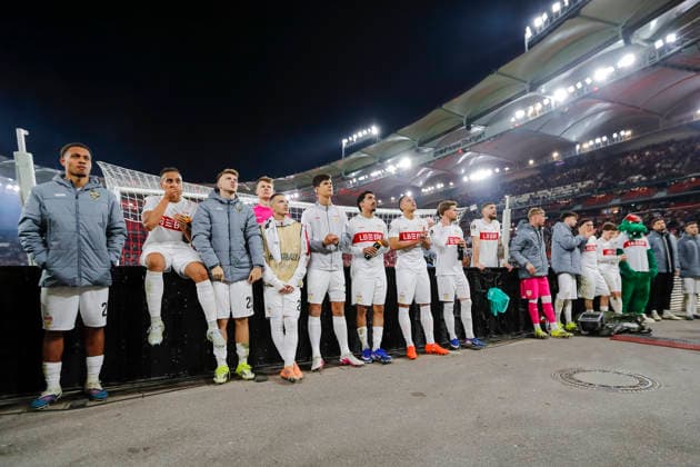 VfB Stuttgart nach dem Spiel bei den Fans , Deutschland, Fussball, UEFA Europa League, Achtelfinale, 2025 2026, VfB Stuttgart vs. FC Porto, 12.03.2026, Stuttgart Arena Stuttgart Deutschland Copyright: xGrantxHubbsx