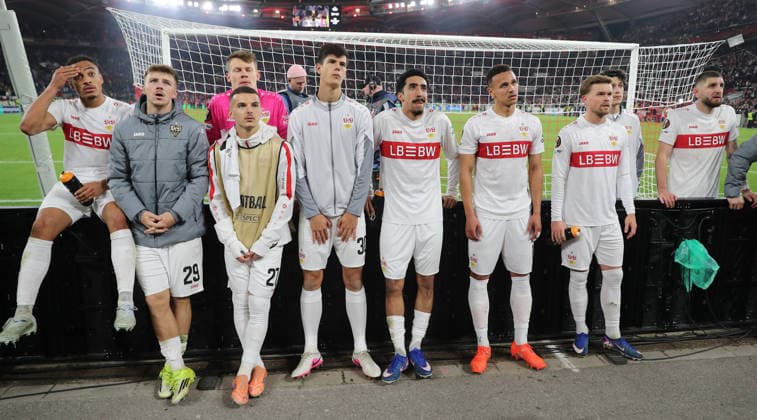 12.03.26 VfB Stuttgart - FC Porto Deutschland, Stuttgart, 12.03.2026, Fussball, UEFA Europa League, Achtelfinale, VfB Stuttgart - FC Porto: .VFB Spieler entäuscht nach dem Spiel vor den Fans.