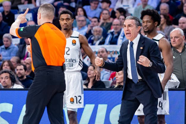 ESP: Real Madrid v Valencia Basket. Euroleague. referee and Sergio Scariolo of Real Madrid during the Euroleague match, between Real Madrid and Valencia Basket played at Movistar Arena Stadium on March 12, 2026 in Madrid Spain Madrid Spain Basketball Copyright: xAlbaxPachecox xAgenciaxLOFx