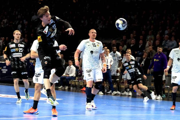 DEU, Machineseeker EHF Champions League, Fuechse Berlin vs. HBC Nantes, 12.03.2026, Max-Schmeling-Halle, Berlin, DEU, Machineseeker EHF Champions League, Fuechse Berlin vs. HBC Nantes, im Bild Nils Lichtlein (Fuechse Berlin 17), Matej Gaber(HBC Nantes 15)